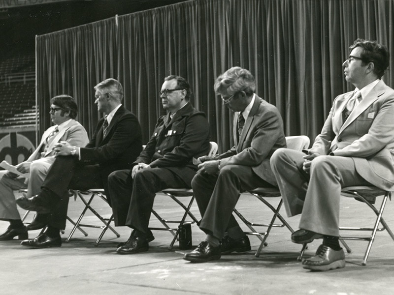 1977_memberMeeting_800x600